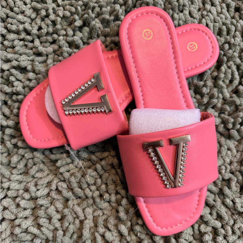 V-Embellished Pink Kids Slide Sandals